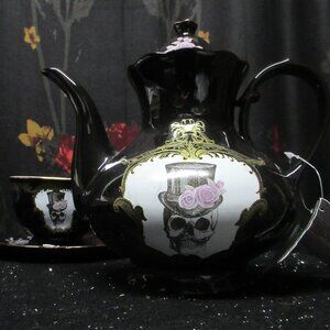 Elegant Skull Tea Set (Teapot, Cup and Saucer)